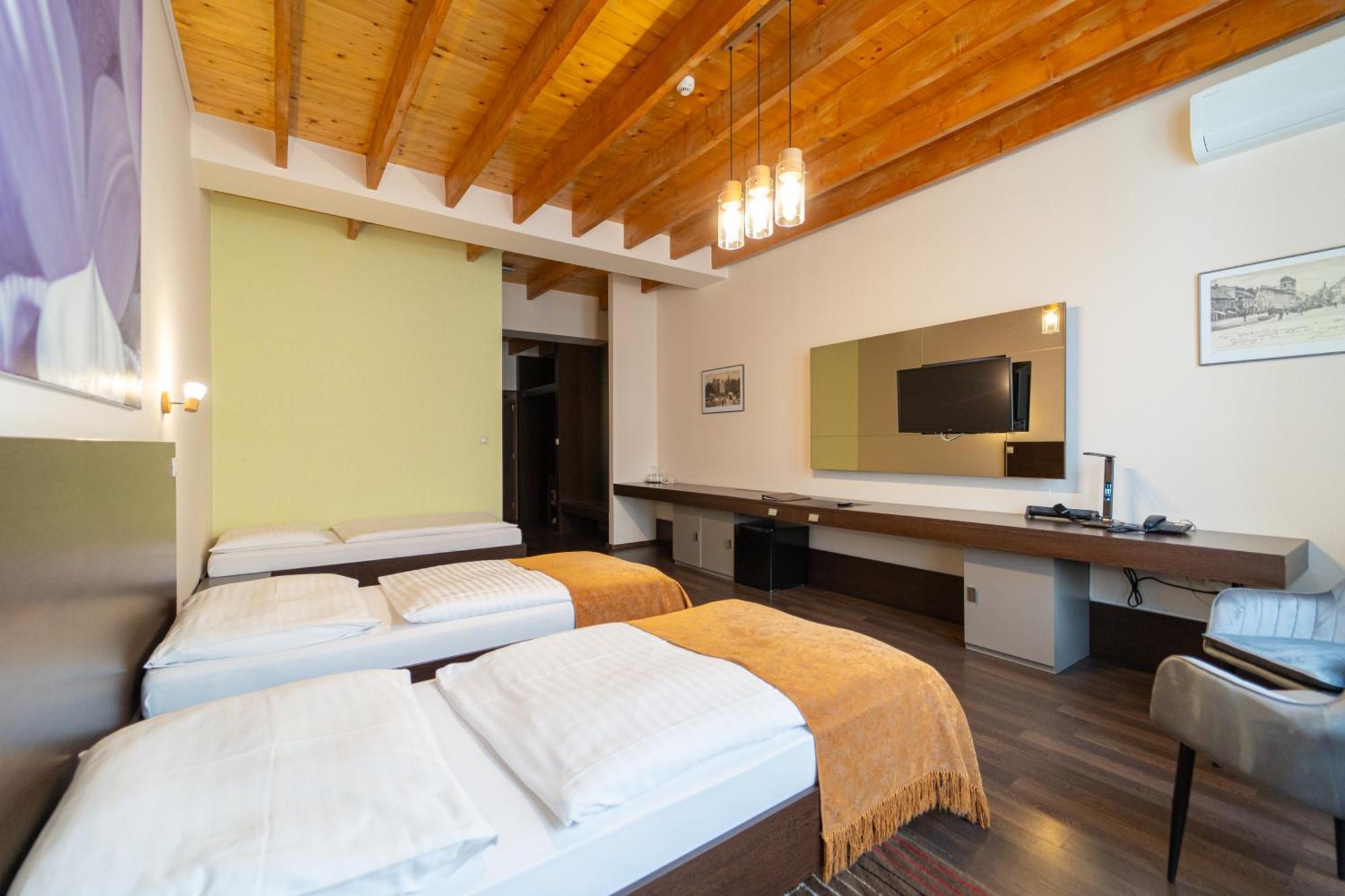 Boutique Hotel Zlaty Dukat Кошице Экстерьер фото