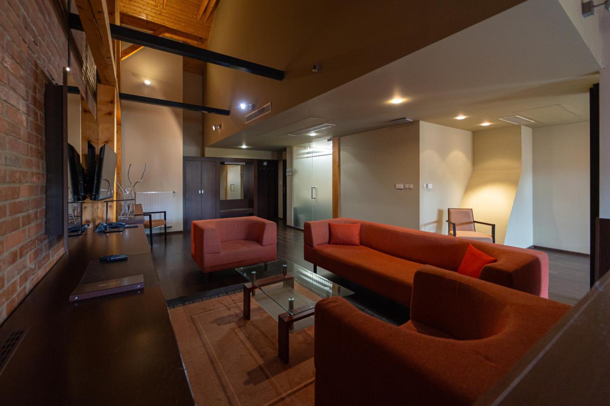 Boutique Hotel Zlaty Dukat Кошице Экстерьер фото