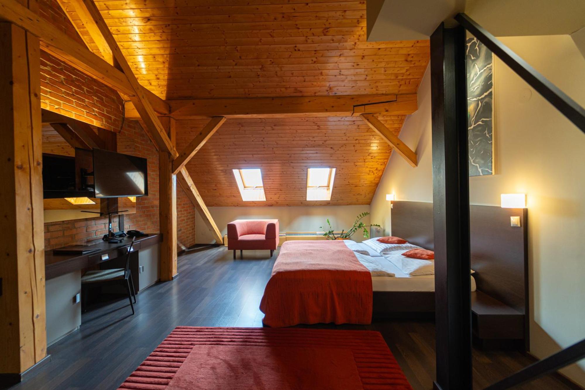 Boutique Hotel Zlaty Dukat Кошице Экстерьер фото