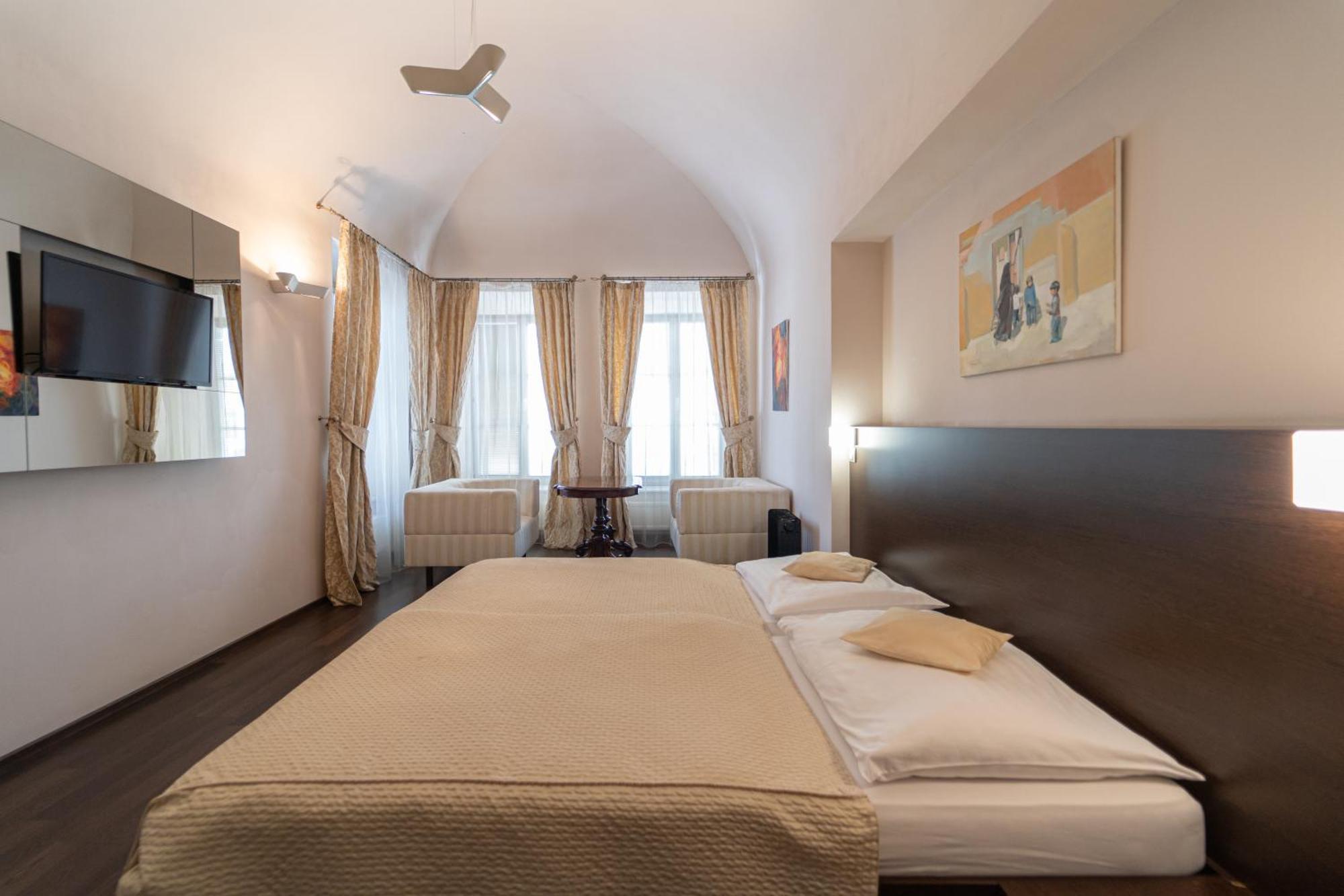 Boutique Hotel Zlaty Dukat Кошице Экстерьер фото
