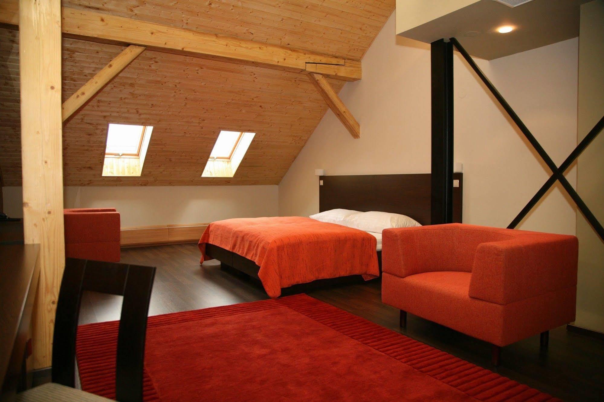 Boutique Hotel Zlaty Dukat Кошице Экстерьер фото